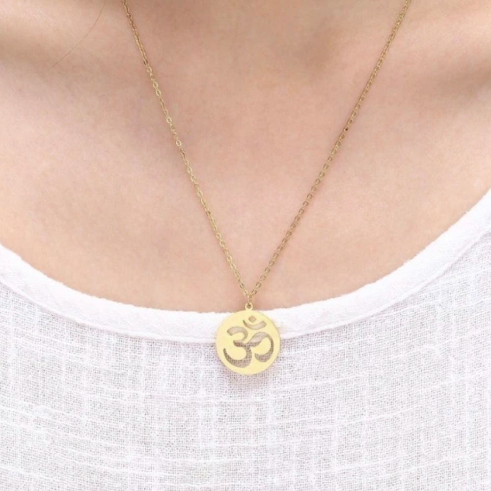 NWT Must Have Dainty Gold Om Necklace